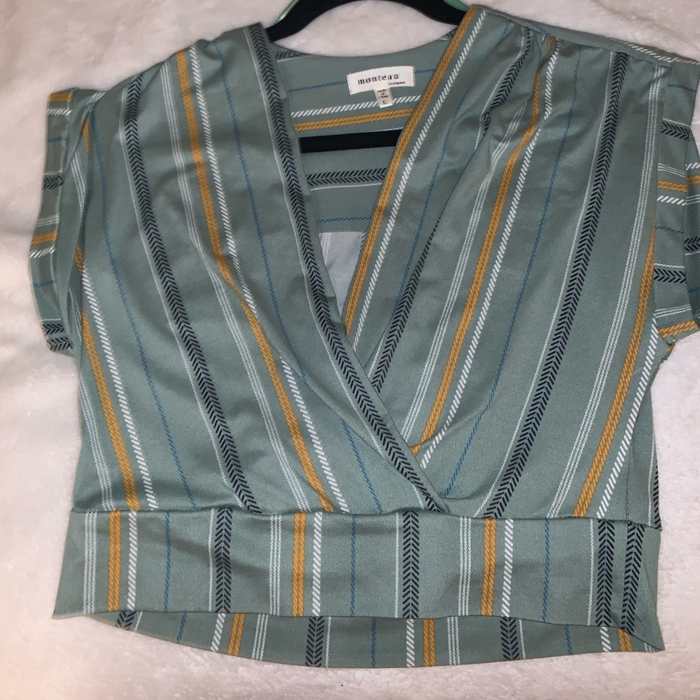 Low V crop top